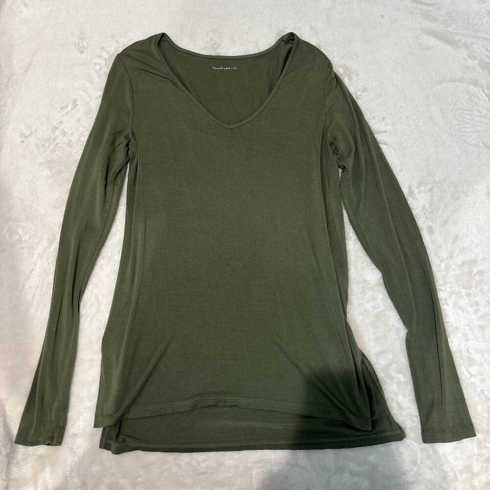 Abercrombie & Fitch Olive Green V-Neck Long Sleeve Tee - Size S